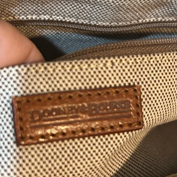Authentic Dooney & Bourke DB Logo Satchel Classic & Timeless Everyday Bag - Picture 9 of 12